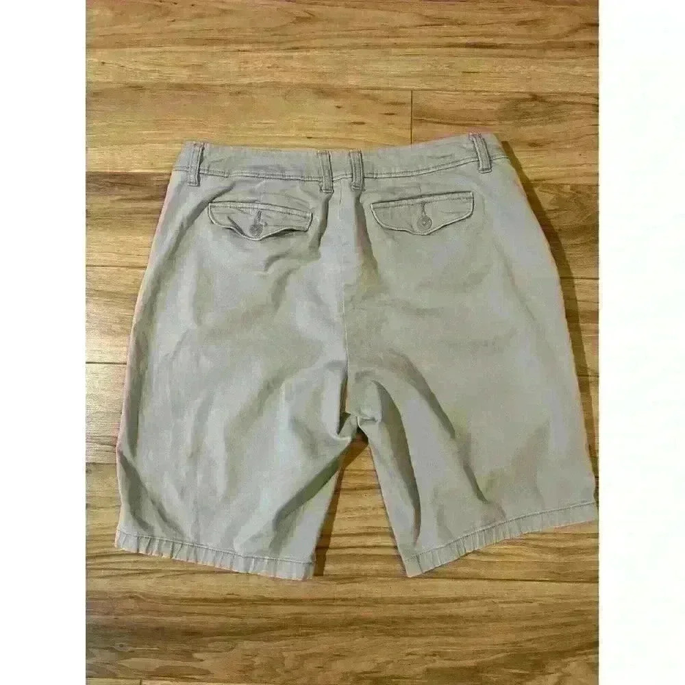 liz Claiborne Wom Shorts Size 10 Regular Fit Casual Khaki Chino Cotton Spandex - Picture 2 of 5